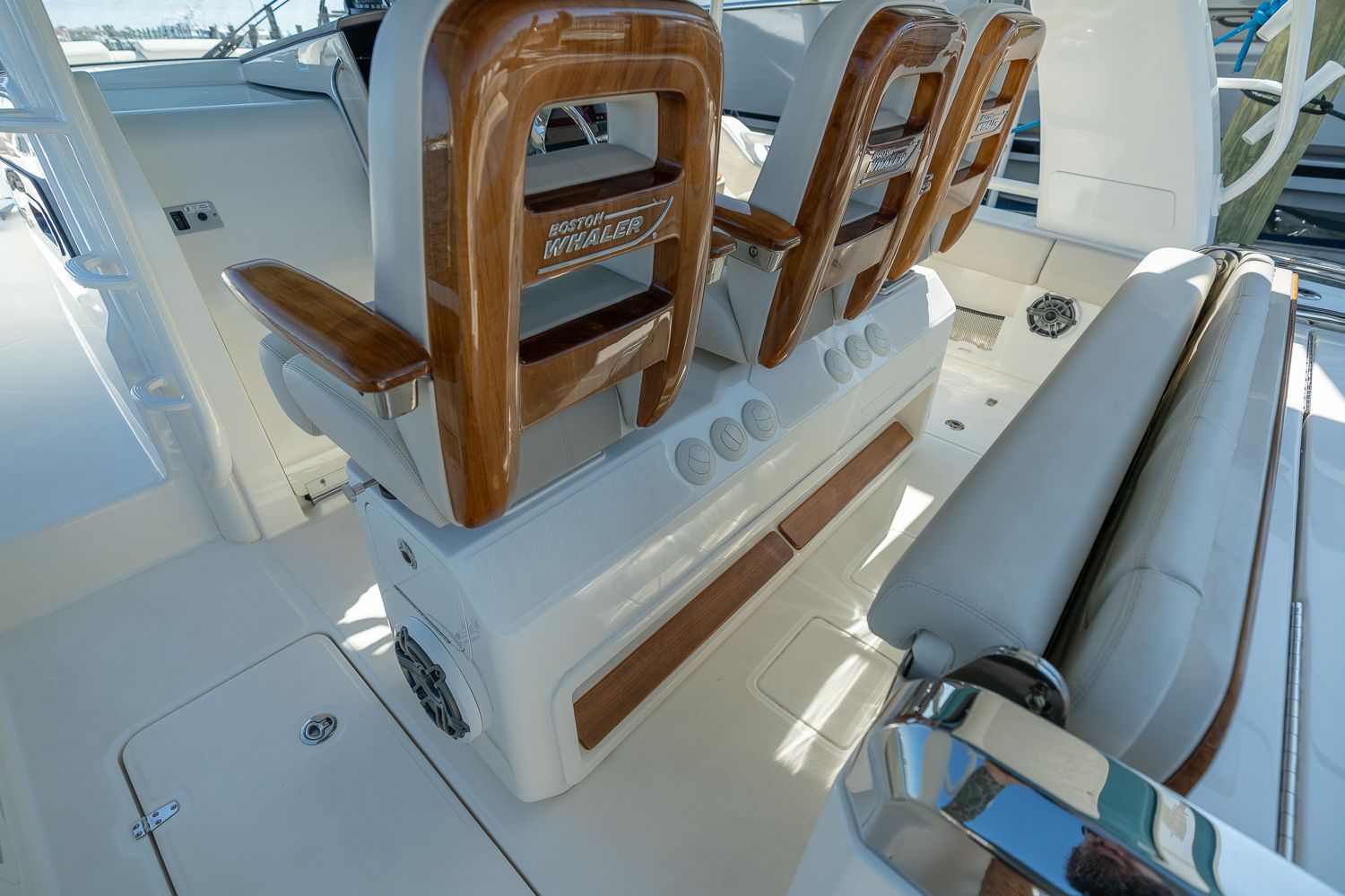 Boston Whaler 420 Outrage